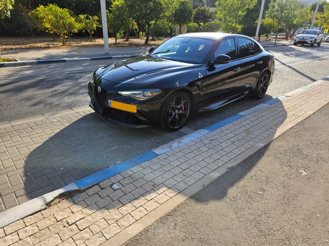 מודעת רכב אלפא רומיאו ג'וליה