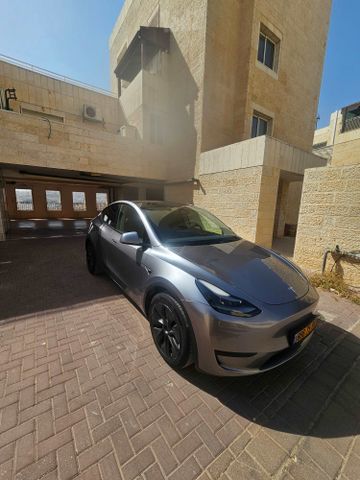 מודעת רכב טסלה מודל Y