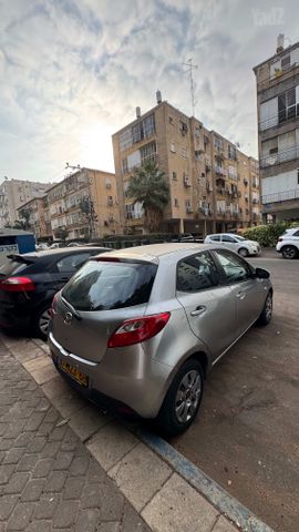 מודעת רכב מאזדה 2