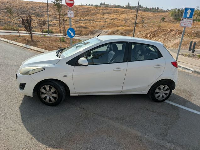 מודעת רכב מאזדה 2