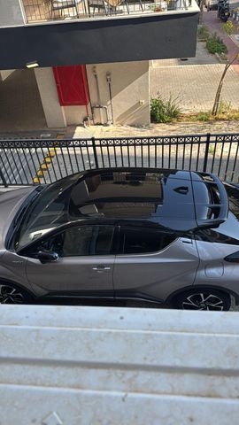 מודעת רכב טויוטה C-HR