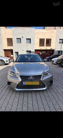 מודעת רכב לקסוס CT