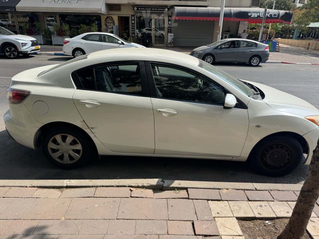 מודעת רכב מאזדה 3