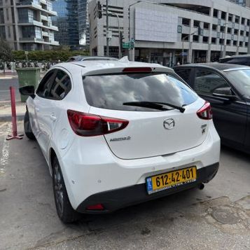 מודעת רכב מאזדה 2