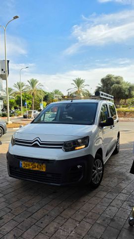 מודעת רכב סיטרואן ברלינגו