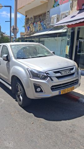 מודעת רכב איסוזו די-מקס