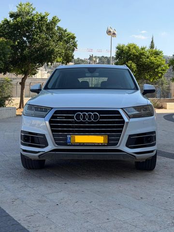 מודעת רכב אאודי Q7