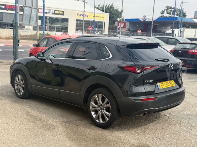 מודעת רכב מאזדה CX-30 1