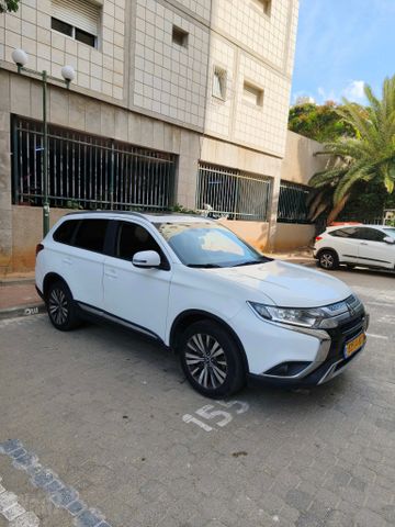 מודעת רכב מיצובישי אאוטלנדר 1