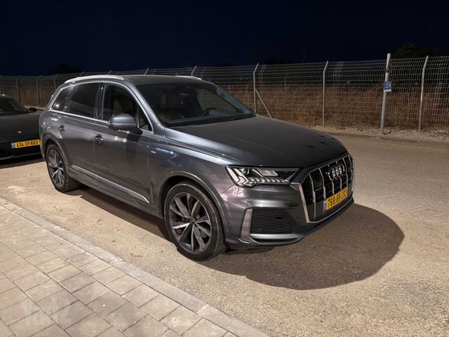 מודעת רכב אאודי Q7