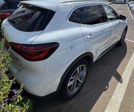 מודעת רכב אם ג'י EHS PHEV