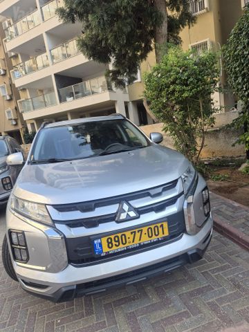 מודעת רכב מיצובישי ASX