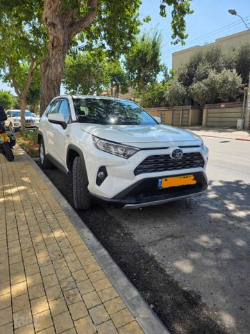 מודעת רכב טויוטה RAV4
