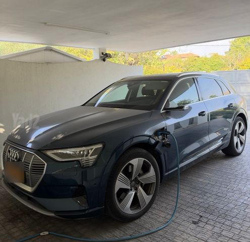מודעת רכב אאודי E-tron