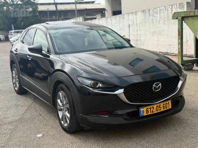 מודעת רכב מאזדה CX-30