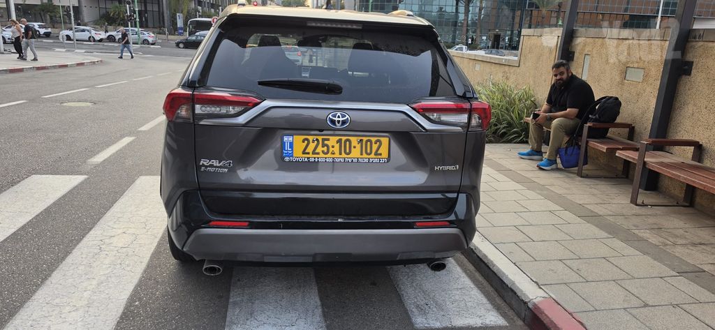מודעת רכב טויוטה RAV4