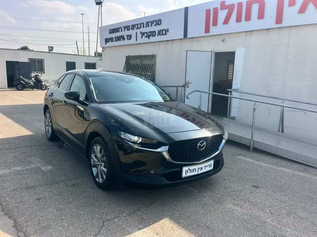 מודעת רכב מאזדה CX-30
