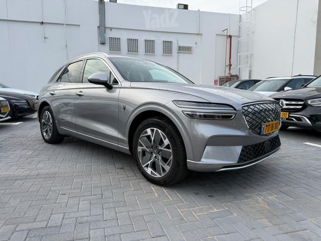 מודעת רכב ג'נסיס GV70
