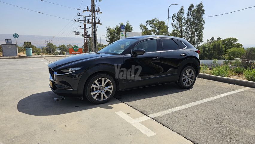 מודעת רכב מאזדה CX-30