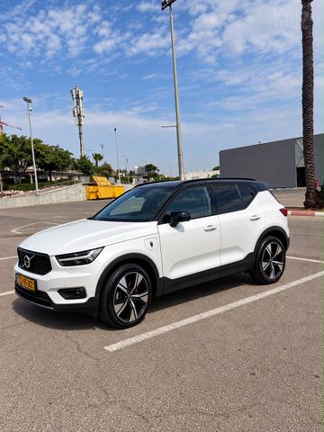 מודעת רכב וולוו XC40