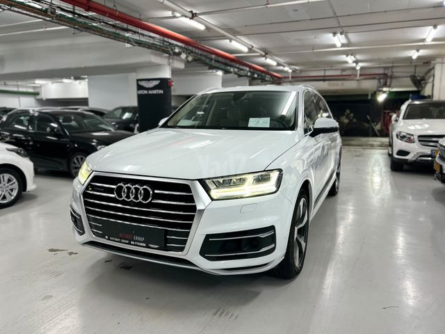 מודעת רכב אאודי Q7