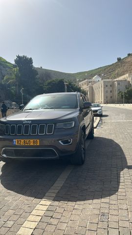 מודעת רכב ג'יפ גרנד צ'ירוקי