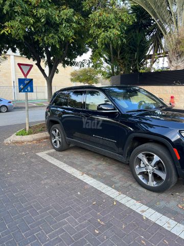 מודעת רכב ג'יפ גרנד צ'ירוקי
