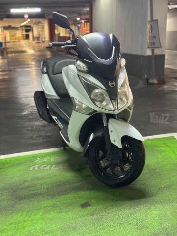 מודעת רכב סאן יאנג ג'וי מקס ספורט 300