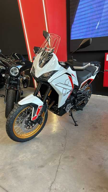 מודעת רכב מוטומוריני X-CAPE700