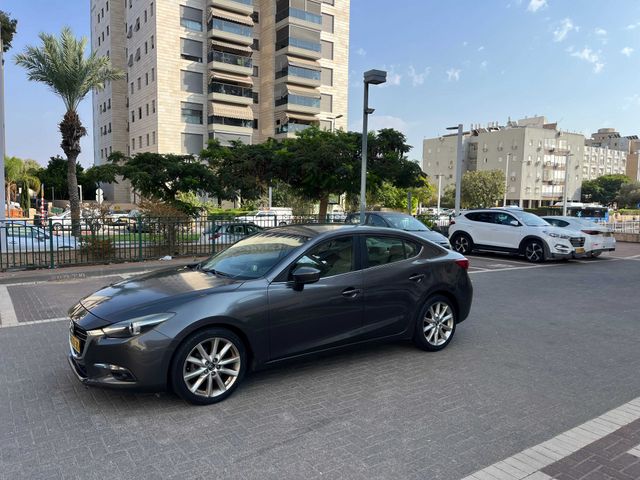 מודעת רכב מאזדה 3