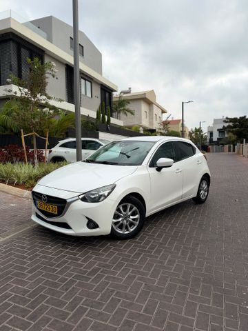 מודעת רכב מאזדה 2