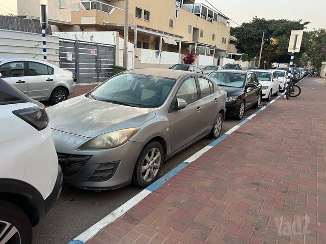 מודעת רכב מאזדה 3