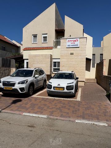 עלומים 4