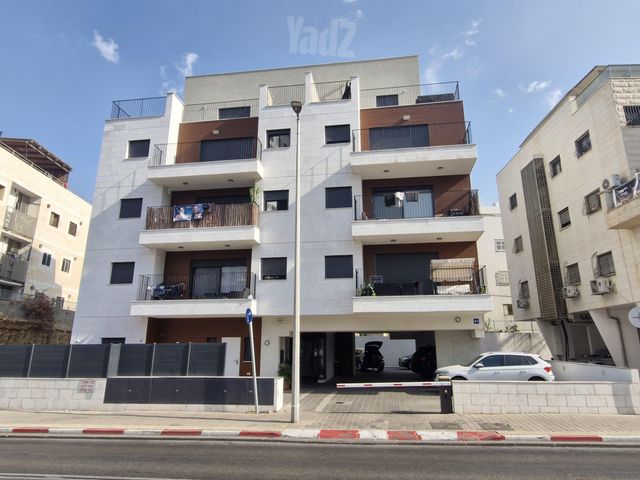 המעפילים 84