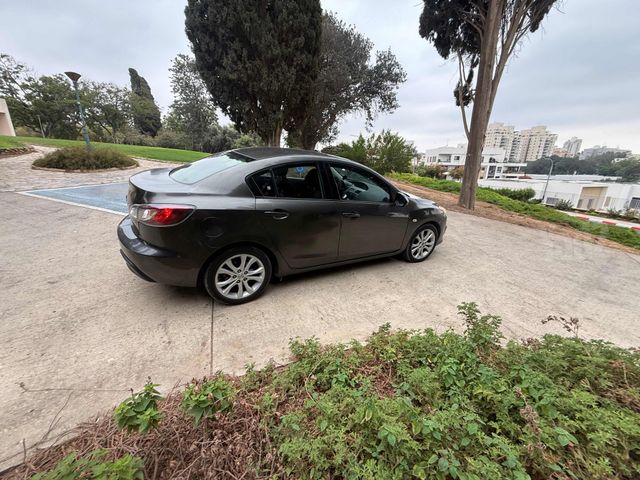 מודעת רכב מאזדה 3