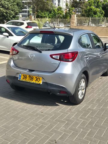 מודעת רכב מאזדה 2
