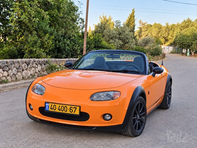מודעת רכב מאזדה MX-5
