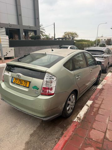 מודעת רכב טויוטה פריוס