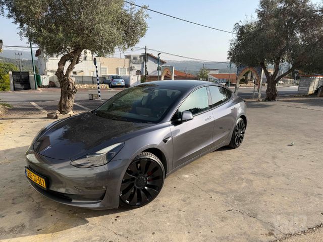 מודעת רכב טסלה מודל 3