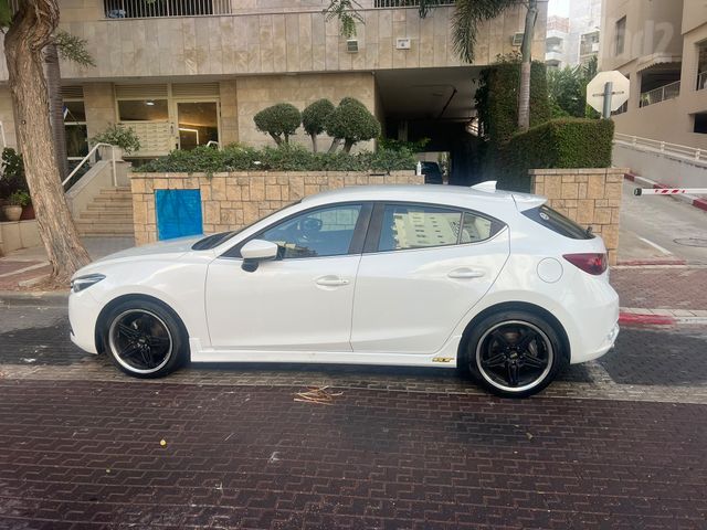 מודעת רכב מאזדה 3