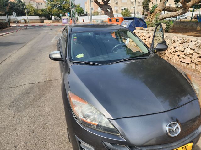 מודעת רכב מאזדה 3