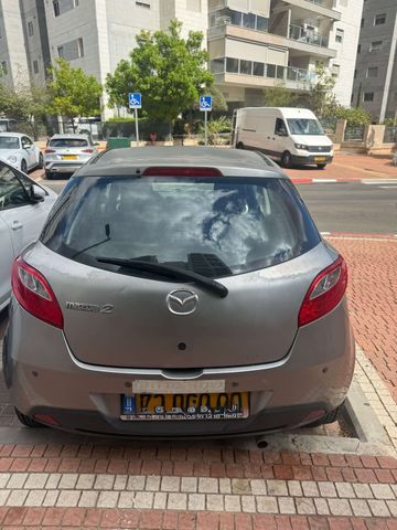 מודעת רכב מאזדה 2