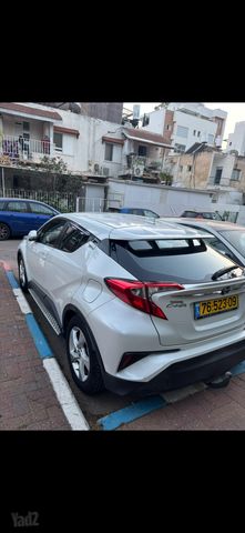 מודעת רכב טויוטה C-HR