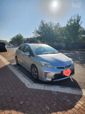 מודעת רכב טויוטה פריוס