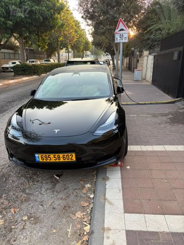 מודעת רכב טסלה מודל 3