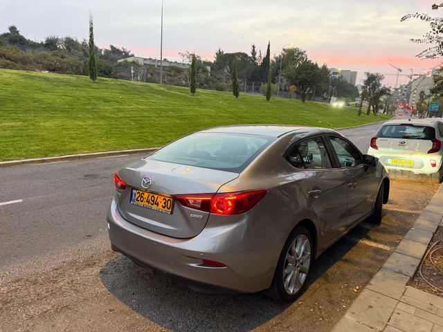 מודעת רכב מאזדה 3
