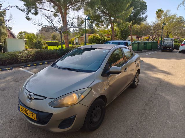 מודעת רכב מאזדה 2