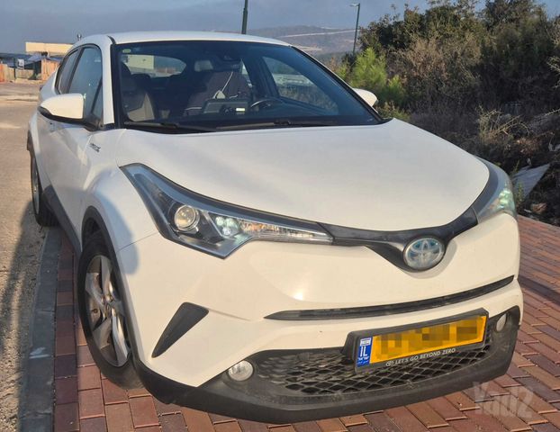מודעת רכב טויוטה C-HR