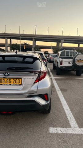 מודעת רכב טויוטה C-HR