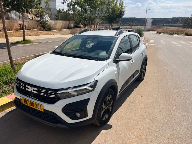 מודעת רכב דאצ'יה סנדרו Stepway